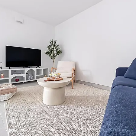 Elegant T2 Avec Piscine & Balcon Panoramique 아파트 *